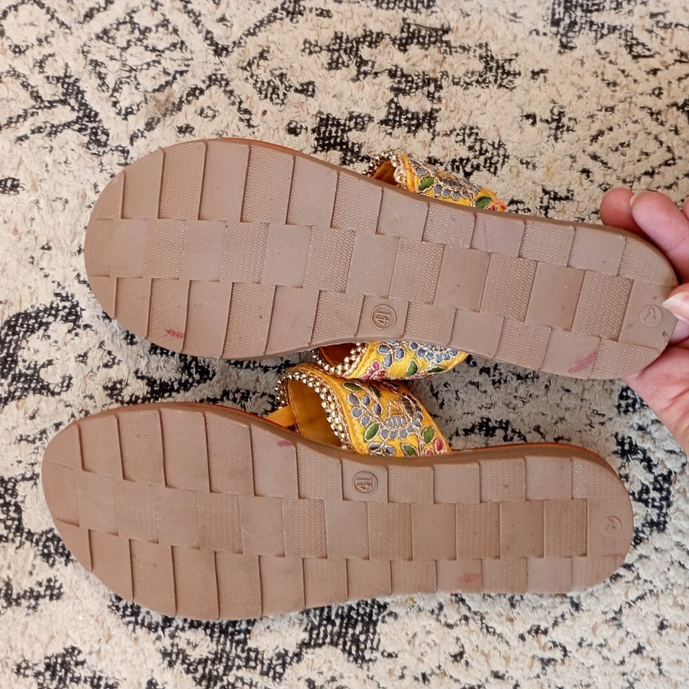 Embroidered Traditional Slippers - Picture 11 of 11